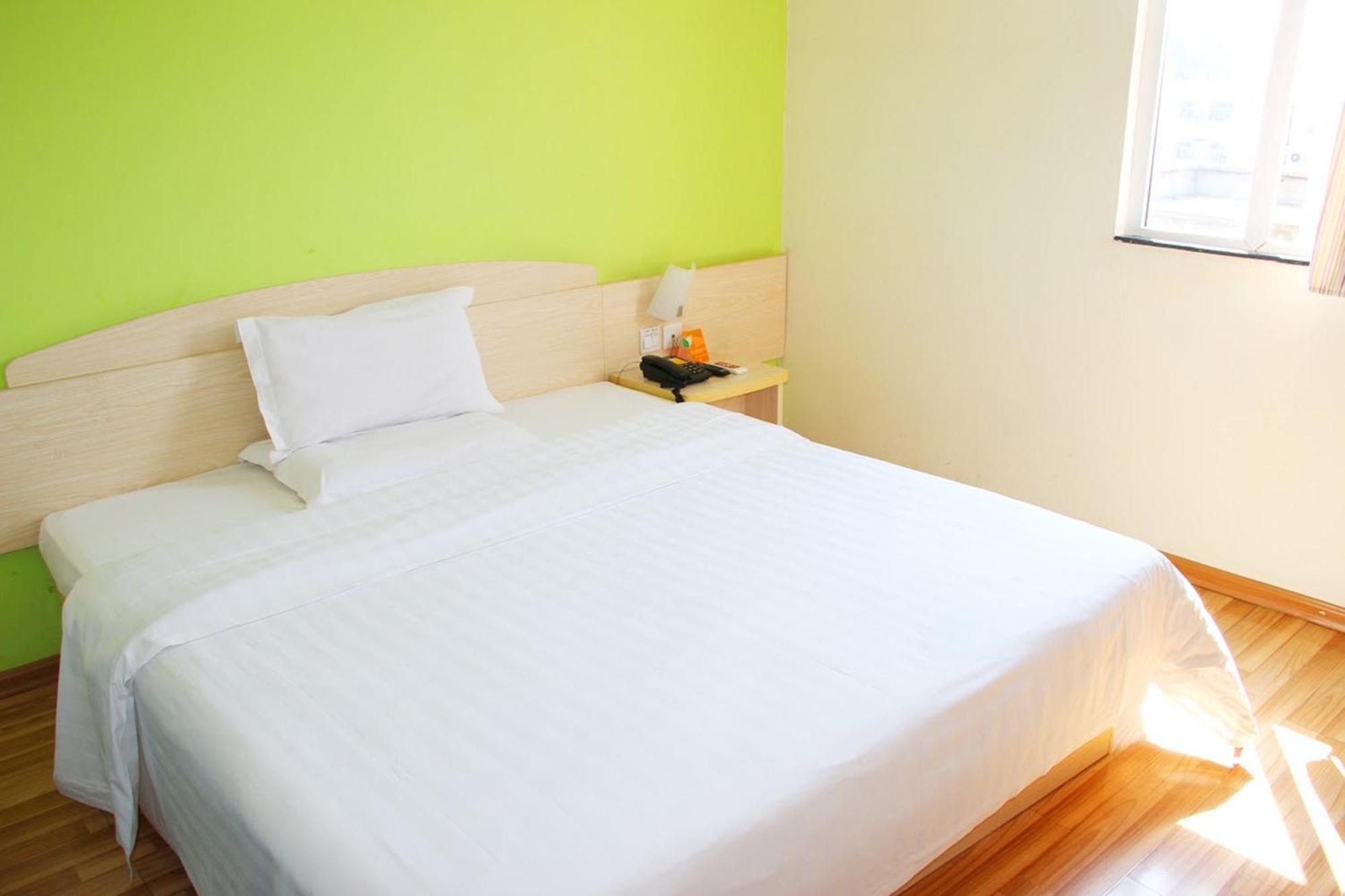 7Days Inn Haikou Hong Kong City Экстерьер фото