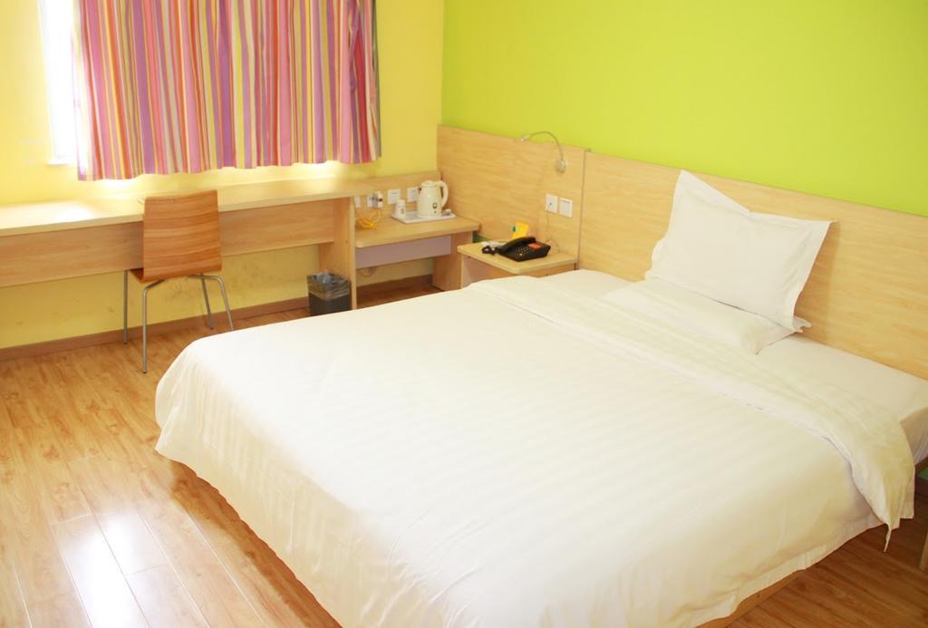 7Days Inn Haikou Hong Kong City Экстерьер фото